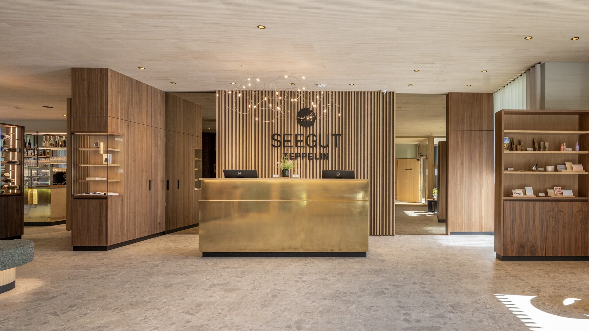 Rezeption und Haupteingang mit Lobby im Seegut Zeppelin