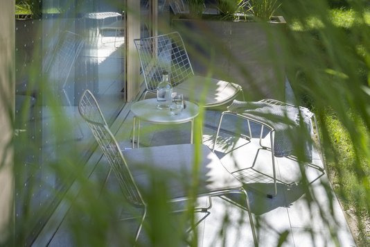 Ausblick auf die Terrasse des Waldzimmers – Seegut Zeppelin